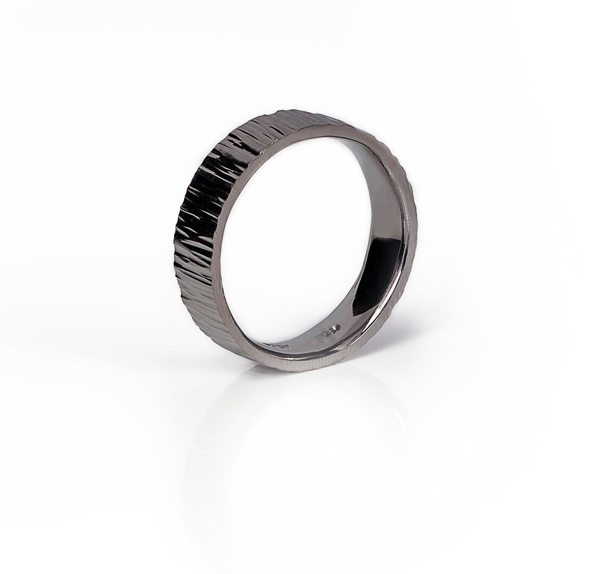 18ct White Gold, Black Rhodium Hammer Struck Mens Band