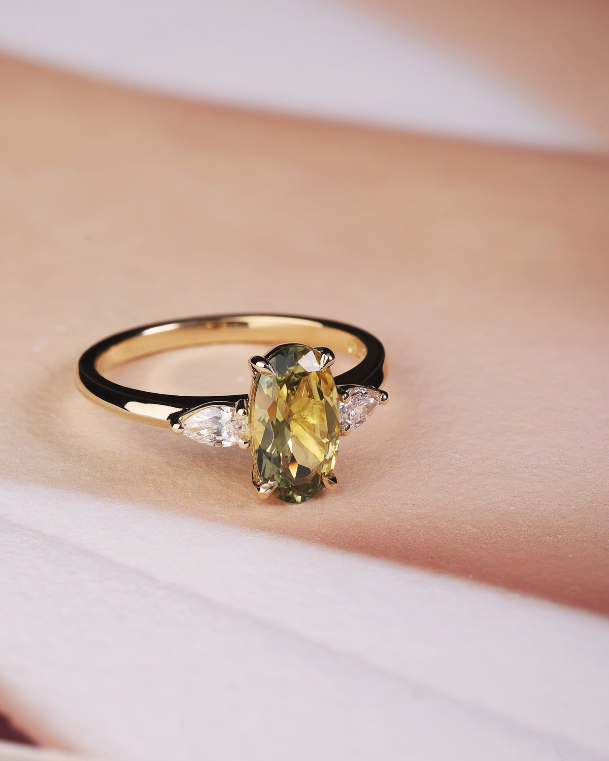 Green-Yellow Queensland Sapphire 18ct yellow gold Handcrafted Ring