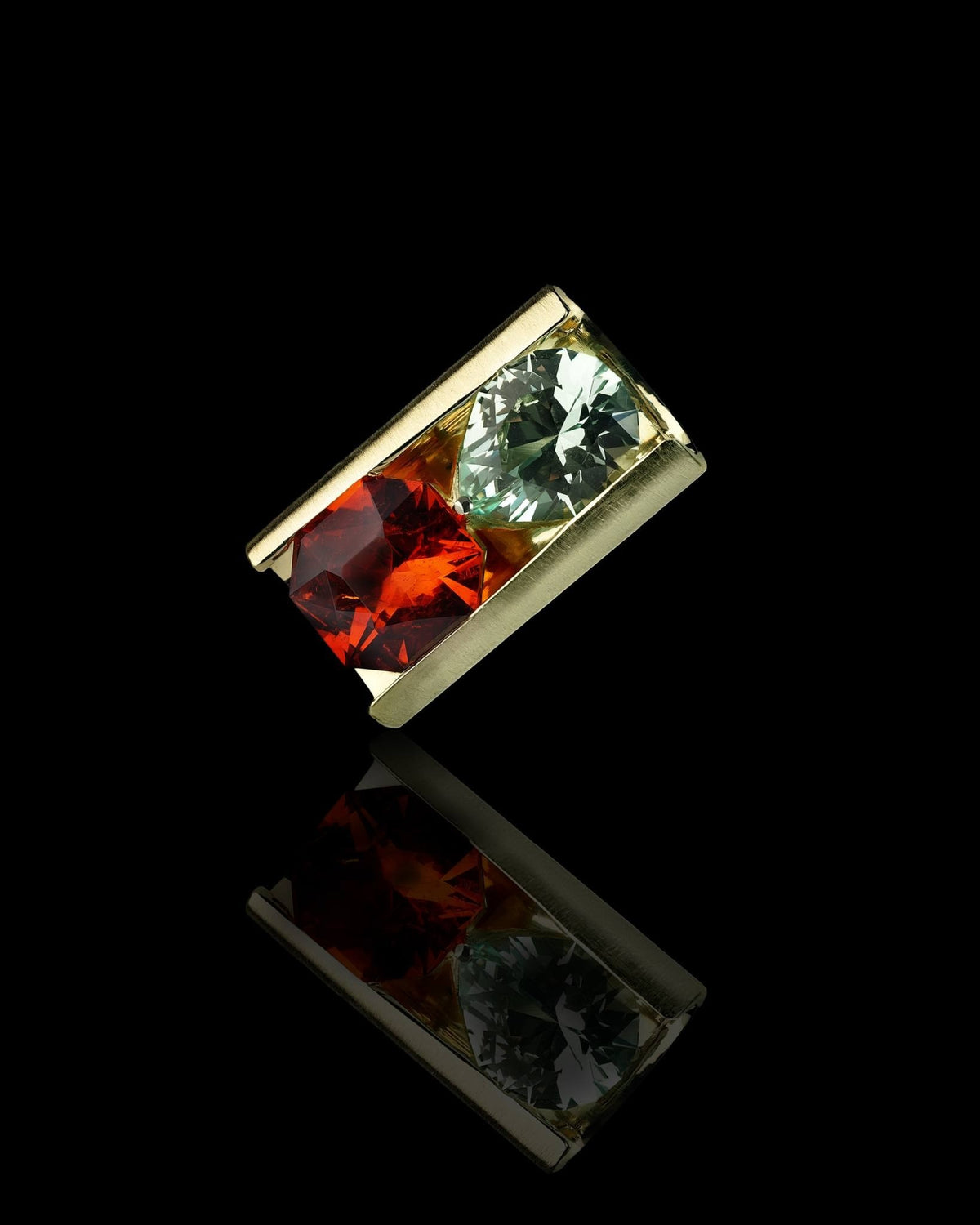 18ct Green Gold paired with a mandarin garnet Men's Jewellery - PG-BI-099 - image 3