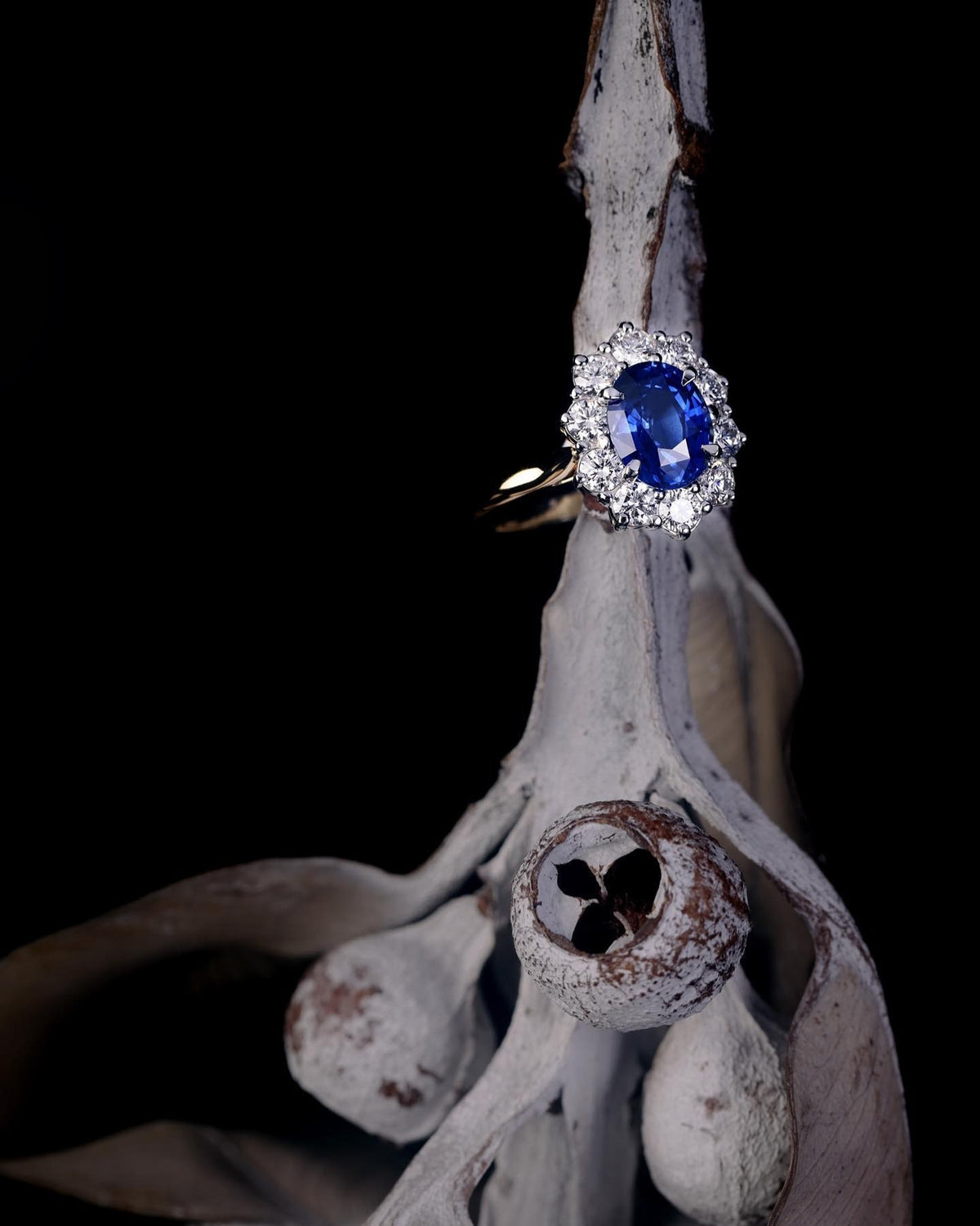 2.31ct oval cut Ceylon-type Blue Sapphire and diamond ring - PG-BI-223 - image 1